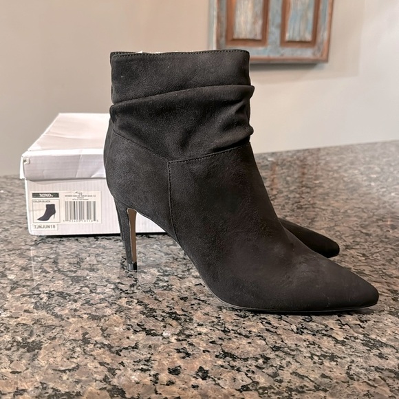 XOXO black booties NIB 10 - Picture 2 of 11
